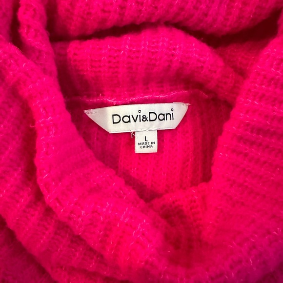 Davi & Dani Large Turtleneck Pink Sweater - Picture 3 of 4